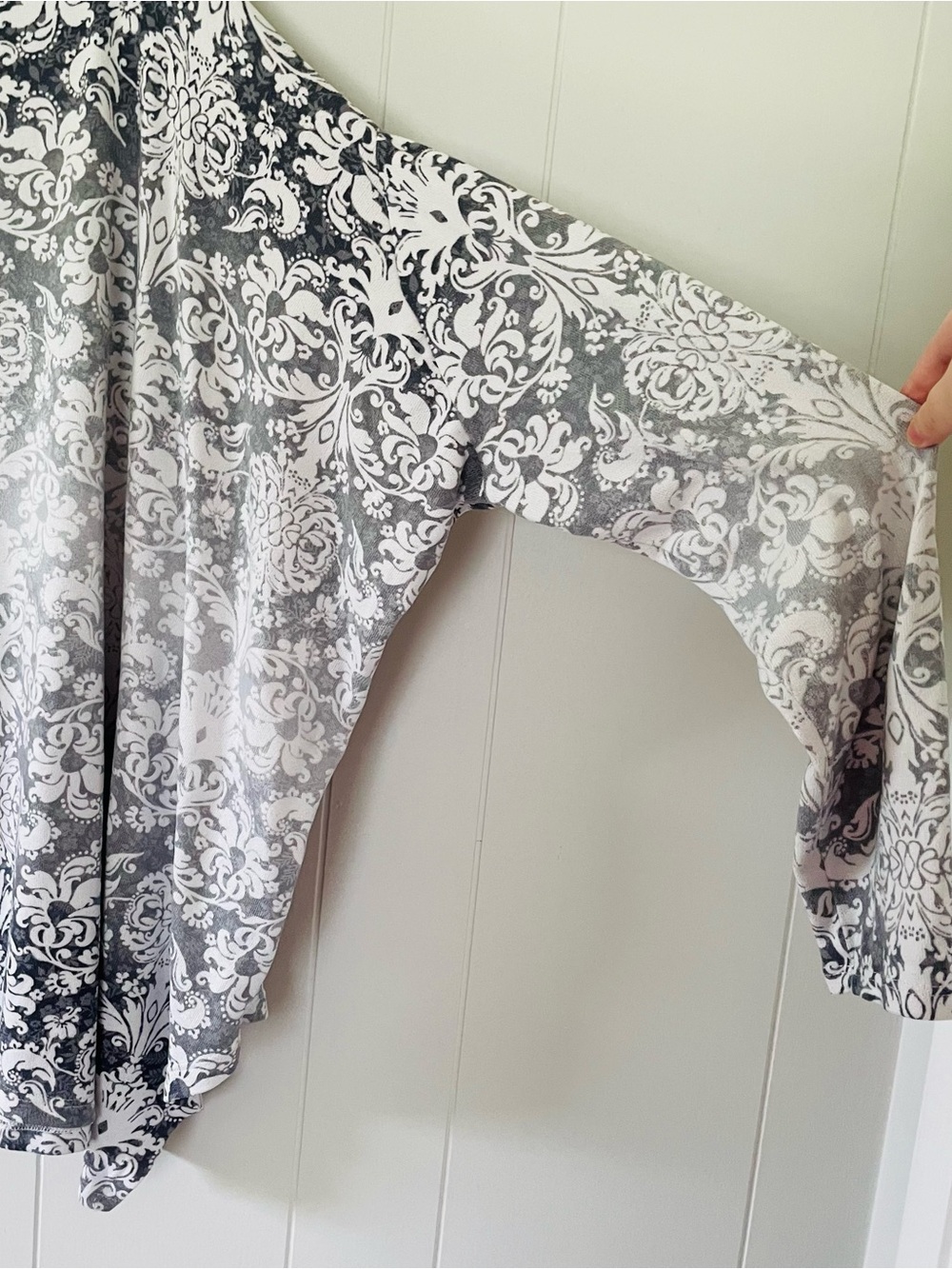 Women's Black & White Printed Long Sleeve Top - Picture 5 of 9